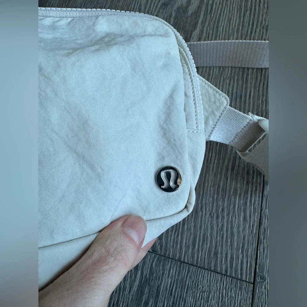 Lululemon Everywhere Belt Bag Large 2L in White Opal